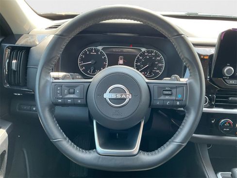 Used 2024 Nissan Pathfinder SV image 18