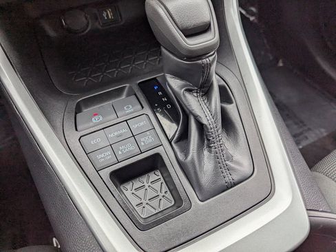 Used 2024 Toyota RAV4 LE image 19