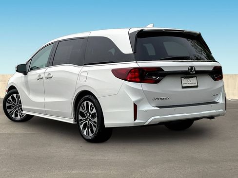 Used 2026 Honda Odyssey Elite image 4