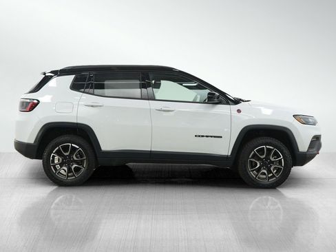 Used 2025 Jeep Compass Trailhawk AWD/4WD image 7