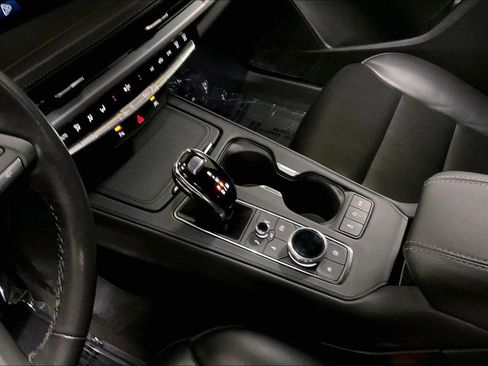 Used 2024 Cadillac XT4 Premium Luxury image 16