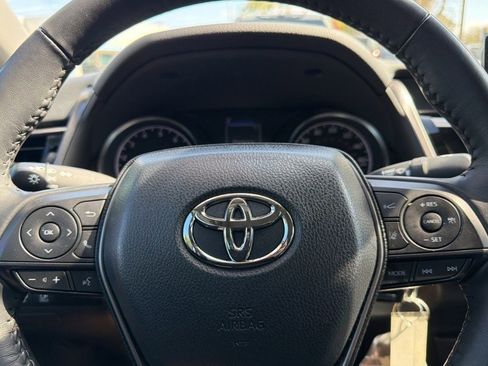 Used 2024 Toyota Camry SE image 11