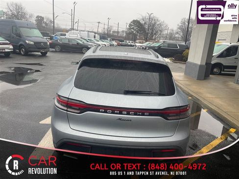 Used 2022 Porsche Macan w/ Premium Package Plus AWD/4WD image 7