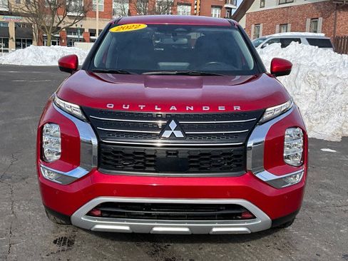 Used 2022 Mitsubishi Outlander SE image 2