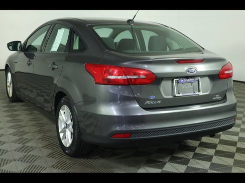 Used 2015 Ford Focus SE FWD image 9