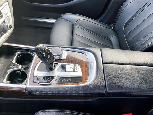 Used 2020 BMW 740i xDrive image 18