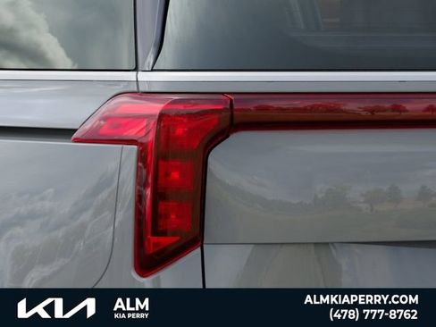 New 2026 Kia Carnival EX FWD image 11