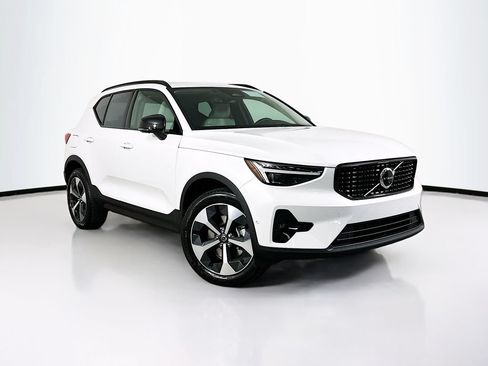 Used 2026 Volvo XC40 B5 Plus w/ Protection Package Premier AWD/4WD image 2