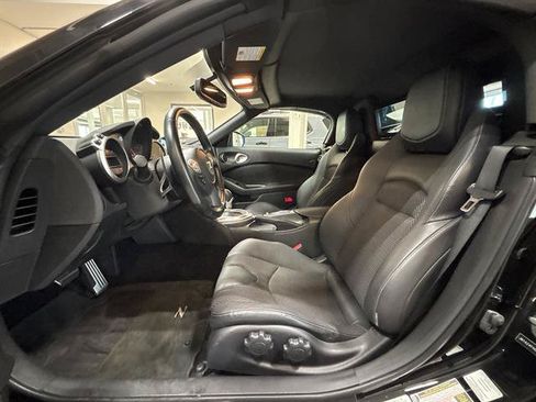 Used 2018 Nissan 370Z Touring RWD image 18