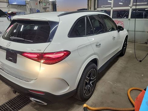 Used 2025 Mercedes-Benz GLC 300 4MATIC image 2