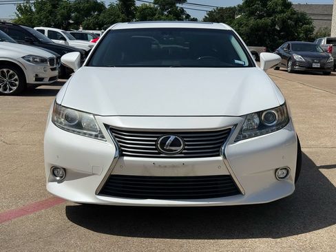 Used 2014 Lexus ES 350 w/ Luxury Package FWD image 2