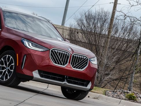 Certified 2025 BMW X3 xDrive30i w/ Premium Package image 5