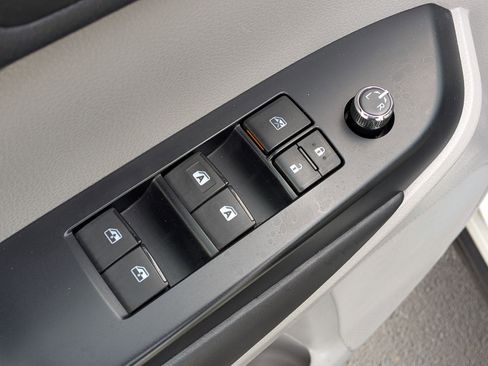 Used 2019 Toyota Highlander XLE image 15