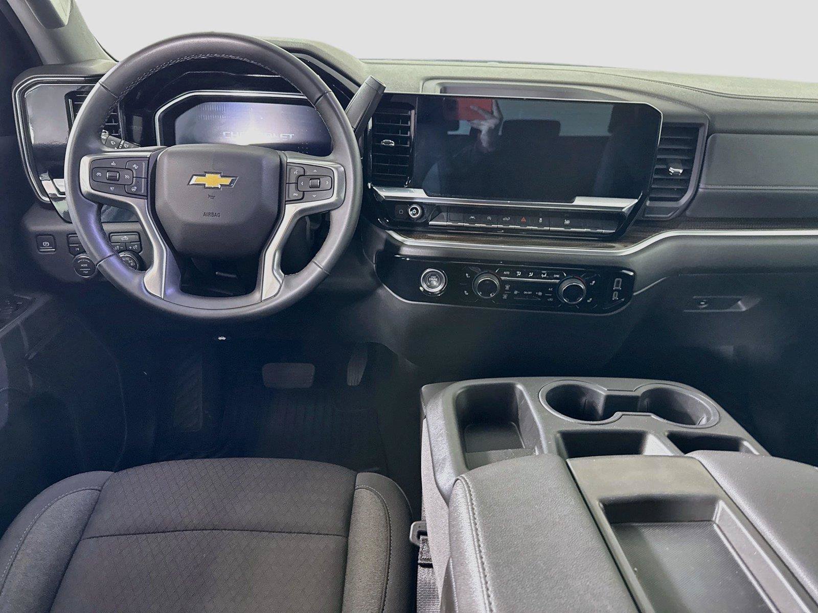 Used 2024 Chevrolet Silverado 1500 LT AWD/4WD image 2