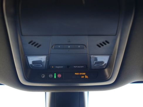 Used 2022 Buick Enclave Essence w/ Sport Touring Edition image 24