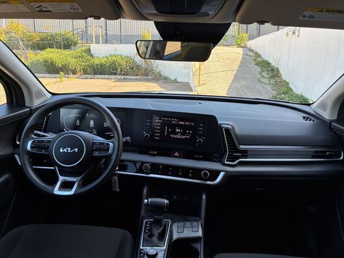 Used 2025 Kia Sportage LX image 32
