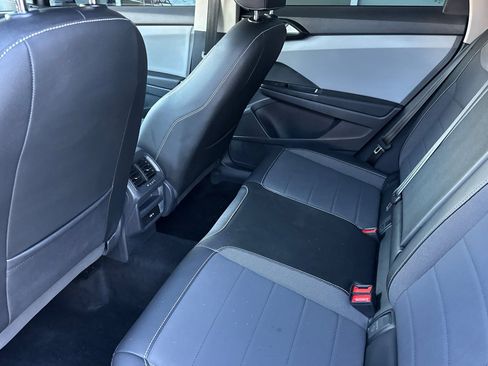 Used 2022 Volkswagen Taos SE image 12