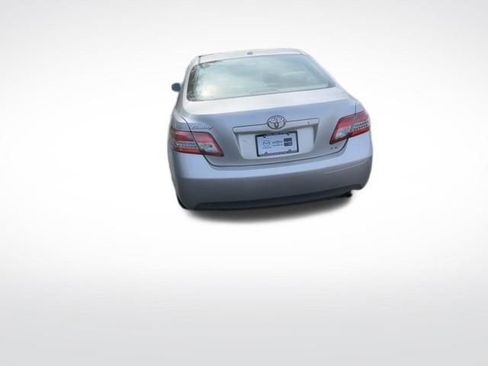 Used 2010 Toyota Camry LE image 7