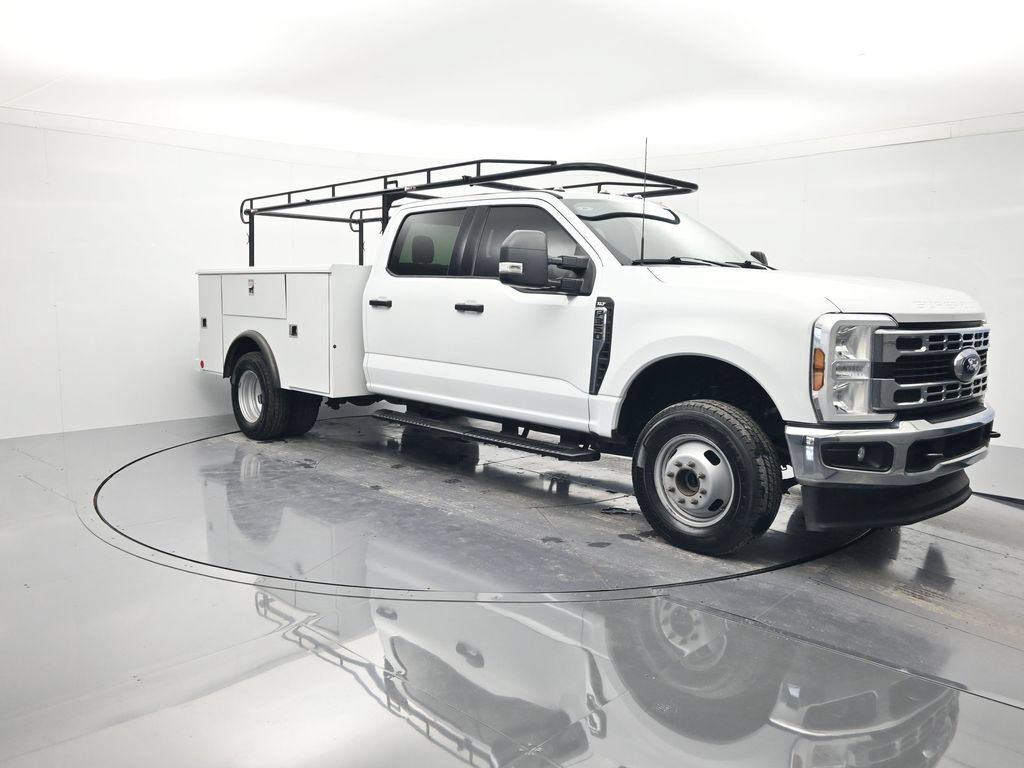 Used 2024 Ford F350 XLT AWD/4WD image 3