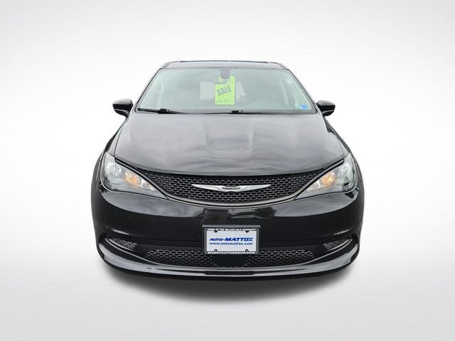Used 2022 Chrysler Voyager LX FWD image 9
