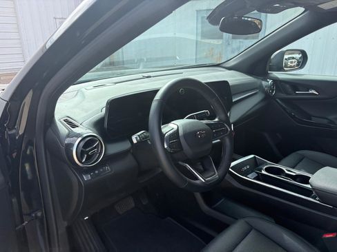Used 2025 Chevrolet Equinox LT w/ Convenience Package II AWD/4WD image 11
