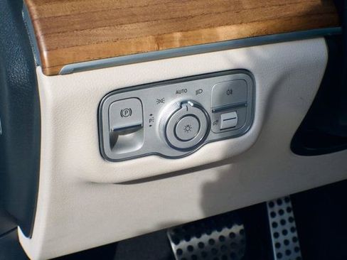 Used 2022 Mercedes-Benz GLS 450 4MATIC image 35