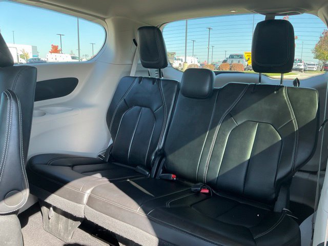 Used 2024 Chrysler Pacifica Limited FWD image 36