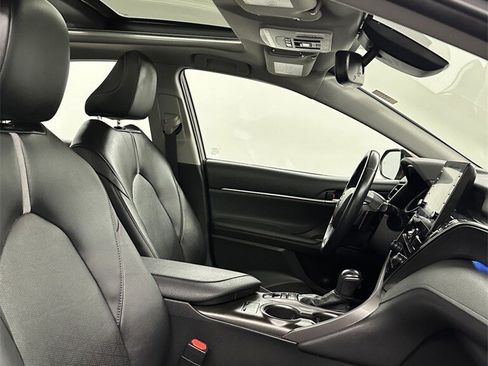 Used 2022 Toyota Camry XSE image 39