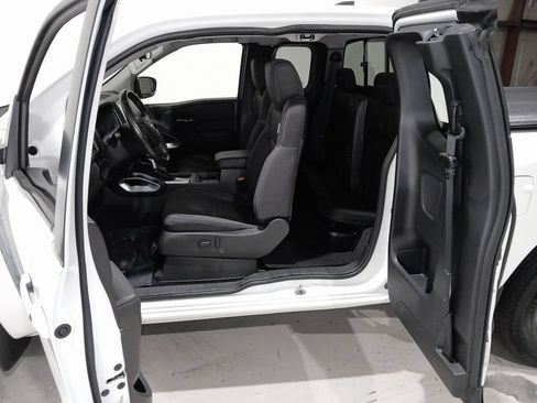 Used 2023 Nissan Frontier SV w/ SV Convenience Package AWD/4WD image 11