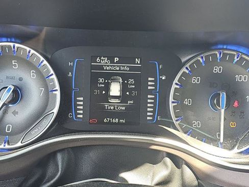 Used 2023 Chrysler Voyager LX image 3