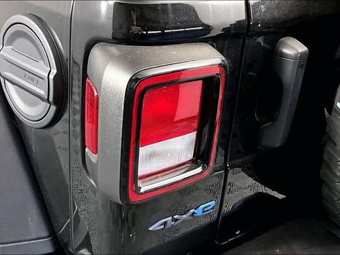 Used 2023 Jeep Wrangler Unlimited AWD/4WD image 20