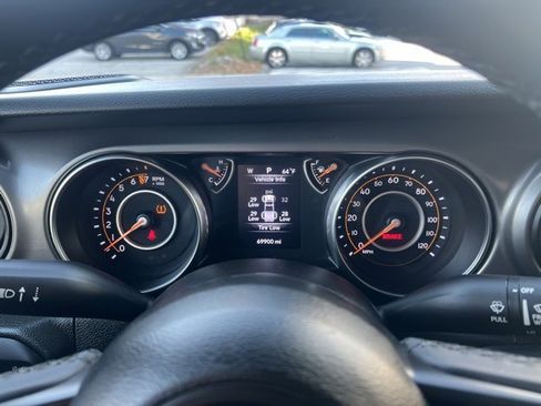 Used 2023 Jeep Gladiator Sport image 28