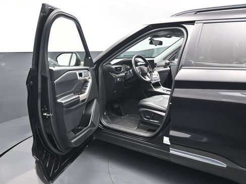 Used 2022 Ford Explorer XLT AWD/4WD image 8