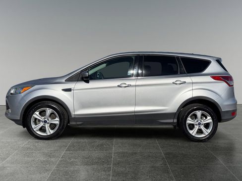 Used 2015 Ford Escape SE image 2