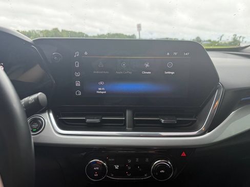 Used 2025 Chevrolet Trax LT w/ Driver Confidence Package FWD image 34