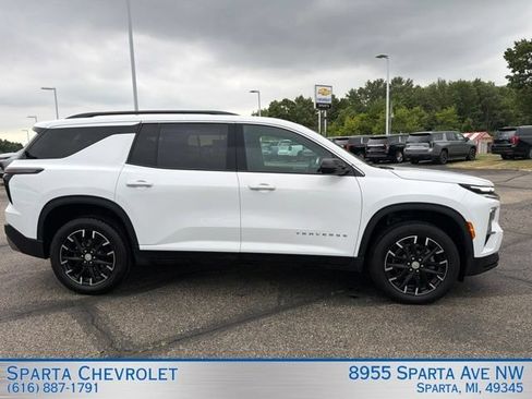 Used 2025 Chevrolet Traverse LT w/ Sun and Wheel Package AWD/4WD image 2