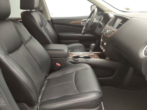Used 2017 Nissan Pathfinder Platinum w/ Family Entertainment Package image 21