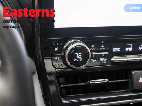 Used 2024 Toyota Highlander Platinum image 19