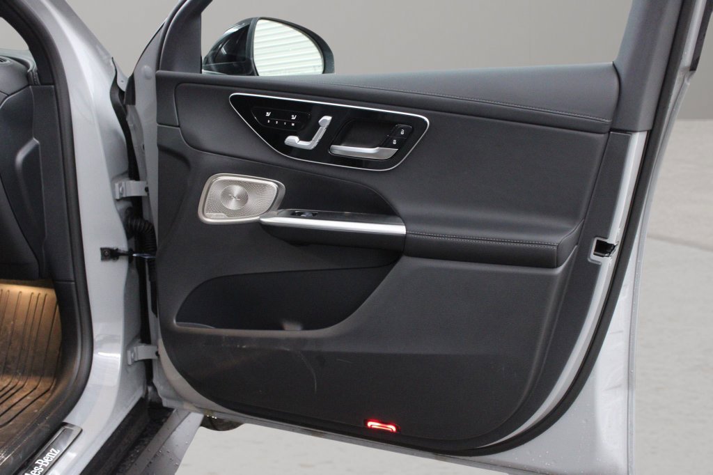 Used 2026 Mercedes-Benz GLC 300 4MATIC image 23