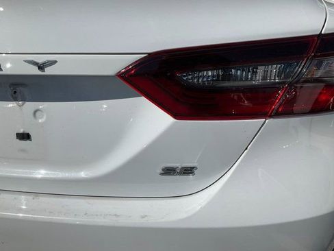 Used 2024 Toyota Camry SE image 7