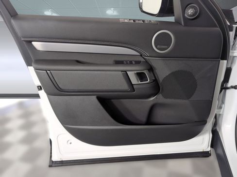 Certified 2025 Land Rover Discovery Dynamic SE AWD/4WD image 12