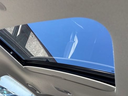Used 2026 Hyundai Venue SEL FWD image 5