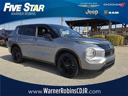 Used 2023 Mitsubishi Outlander SEL image 1