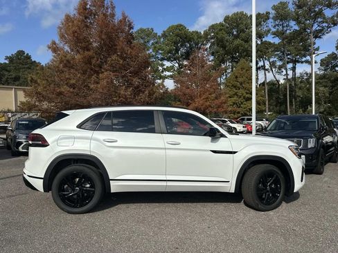 New 2026 Volkswagen Atlas Cross Sport SEL R-Line image 4