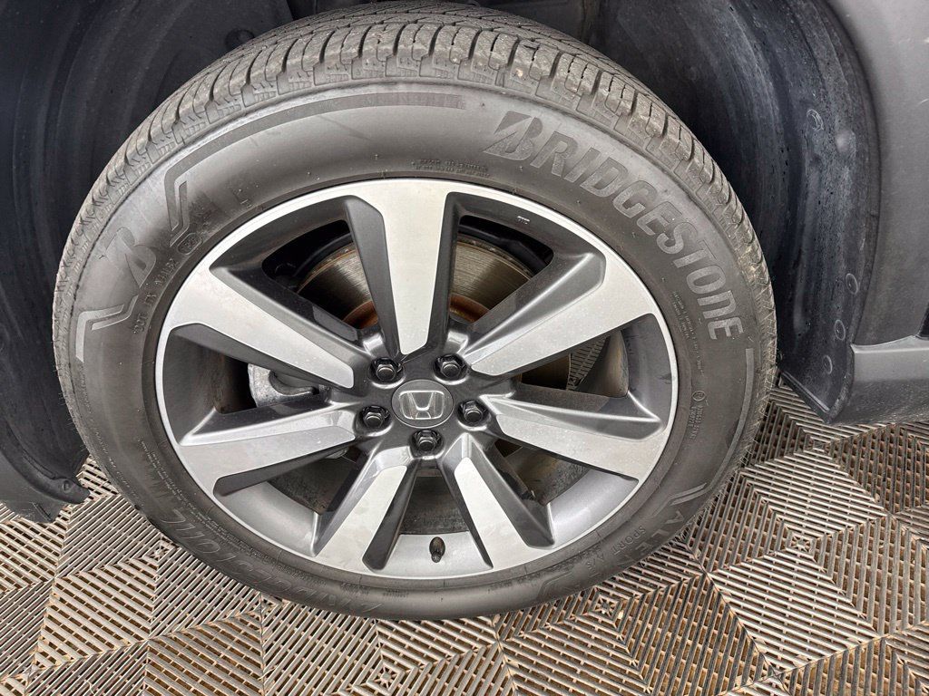 Used 2025 Honda Pilot Touring image 32