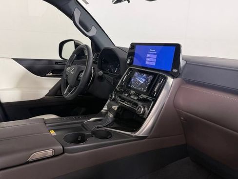 Used 2025 Lexus LX 600 4WD w/ Accessory Package (2T) image 20