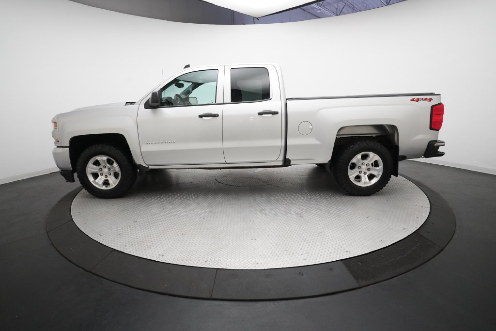 Used 2019 Chevrolet Silverado 1500 Custom w/ Custom Convenience Package AWD/4WD image 21
