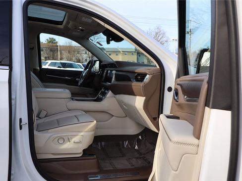 Used 2023 GMC Yukon XL Denali image 25