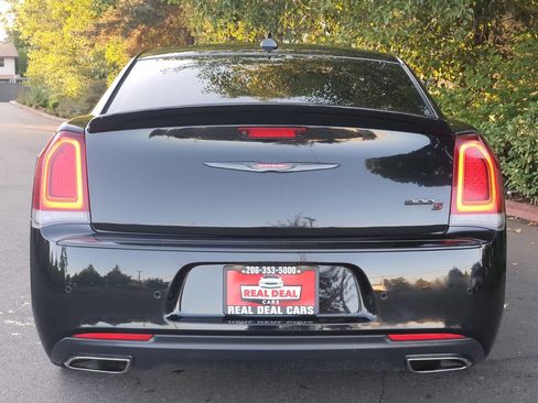 Used 2022 Chrysler 300 S w/ Comfort Group image 4