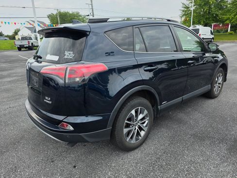 Used 2017 Toyota RAV4 XLE w/ Convenience Package AWD/4WD image 3